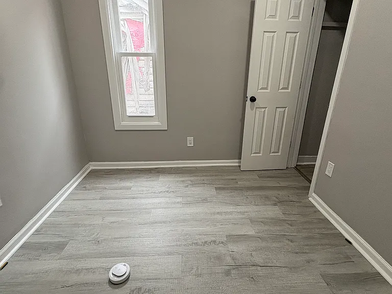 125-127 Redwood Ave #22 — Photo 7