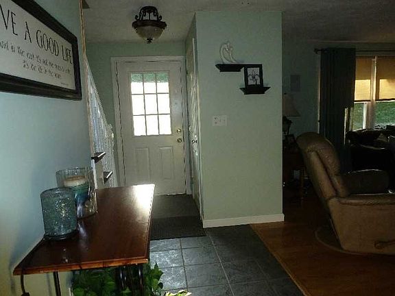 5th image of 240 Maureen Cir