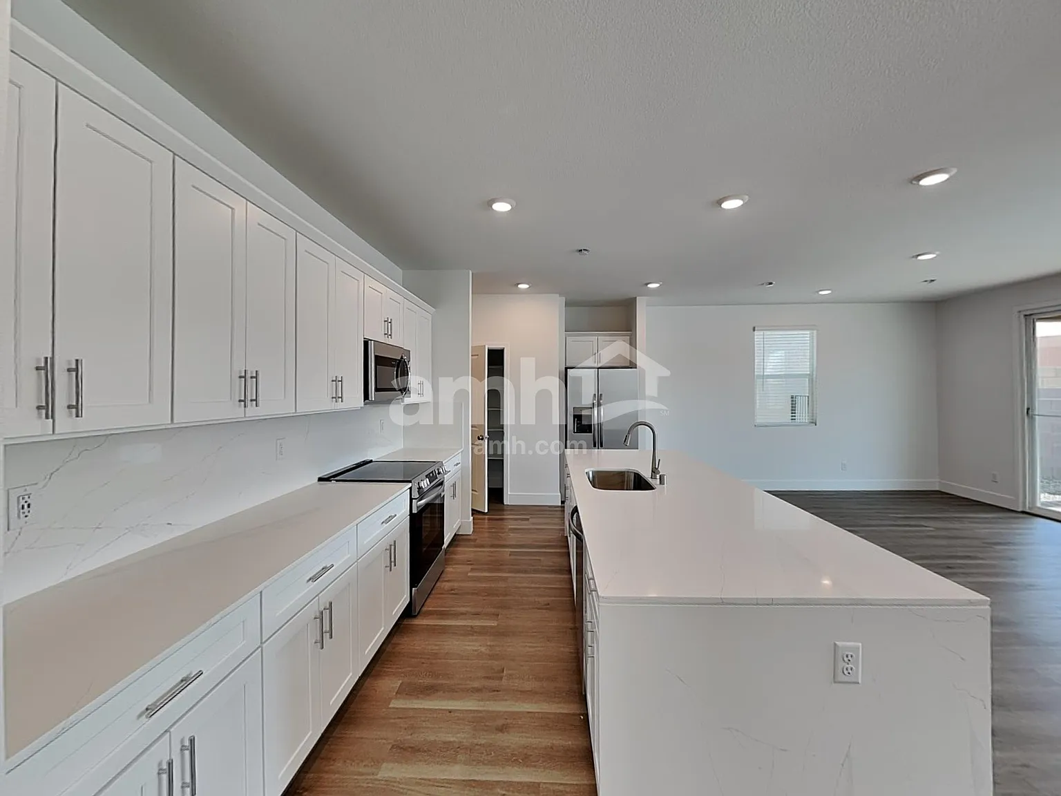 4 bed, 2.5 bath, 2144 sqft, $2,490 — Photo 3