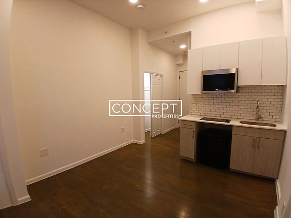 4th image of 270 Newbury St #1CP