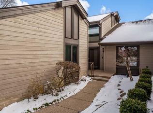 5357 Winding Creek Dr, Rockford, IL 61114