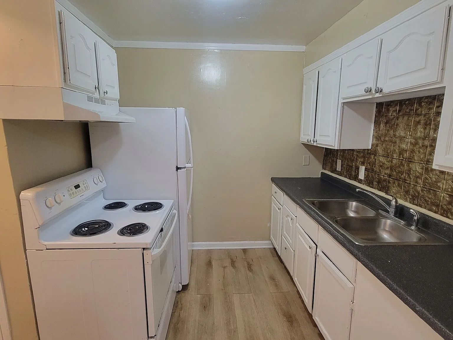 3 bed, 1.0 bath, $1,095 — Photo 4