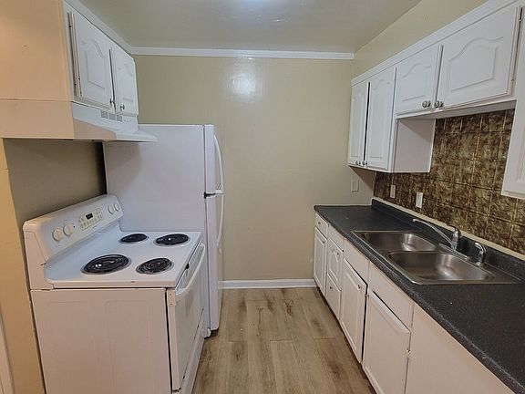 4th image of 128 S Emerson Ave