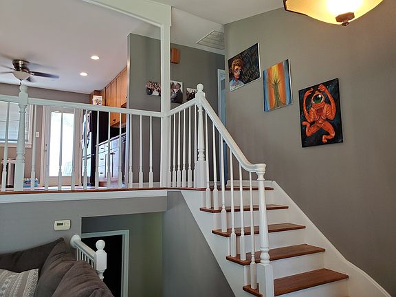 3rd image of 224 W Beech Dr