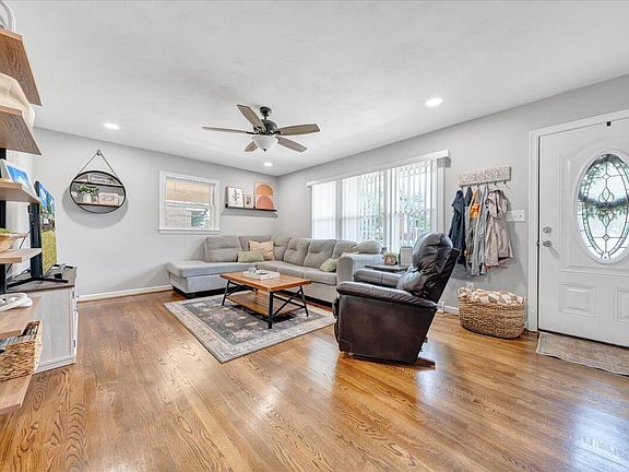 4th image of 6334 Greenway Dr