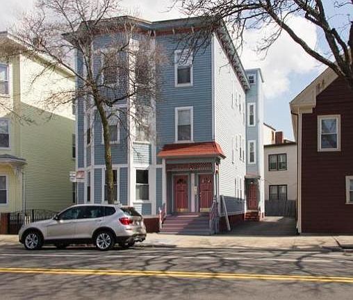 Front of the apartment. Your entrance is on the left. First floor! There are a bunch of local spots to eat from.