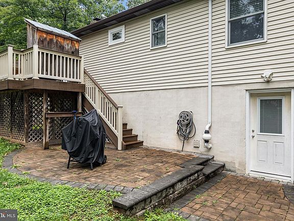 4th image of 1226 Lakeview Dr