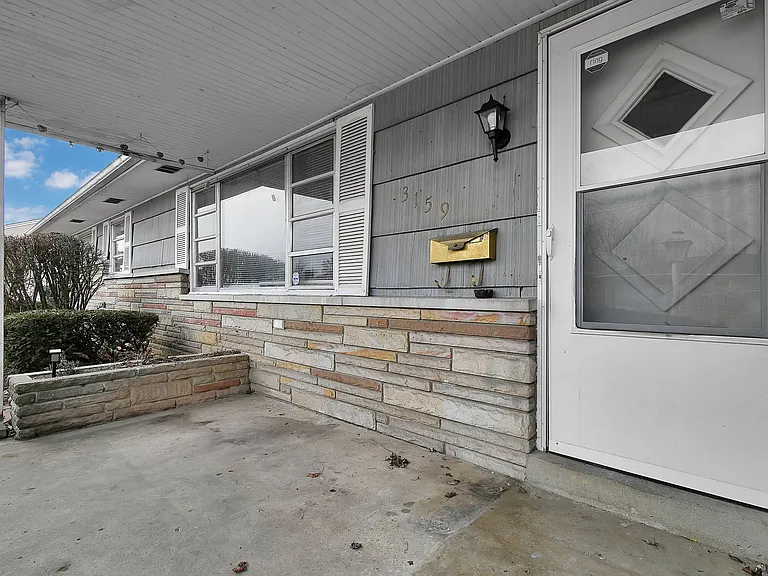 3159 Stephen Dr S — Photo 8
