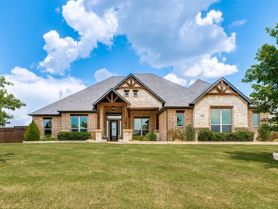 1st image of 850 Horseshoe Meadows Dr