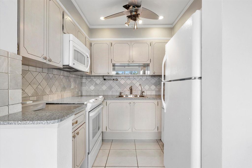 1001 N Riverside Drive #104, photo 6
