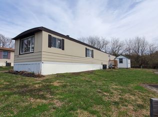 764 SE Ridgeview Dr, Topeka, KS 66609