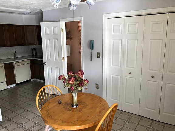 4th image of 183 Munch Dr APT 1
