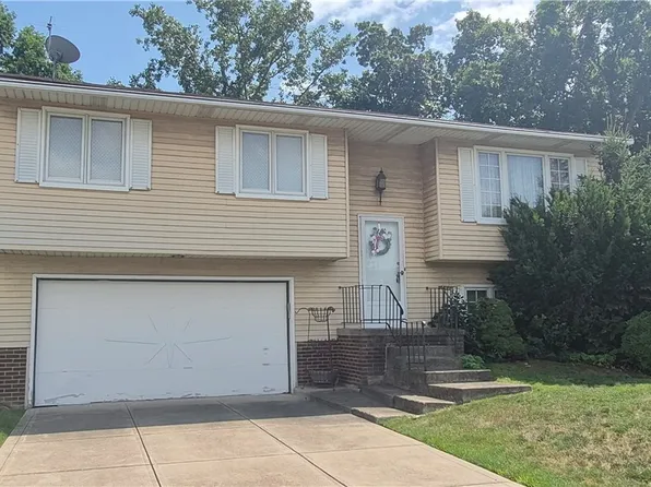 8415 Newcomb Dr, Parma, OH 44129