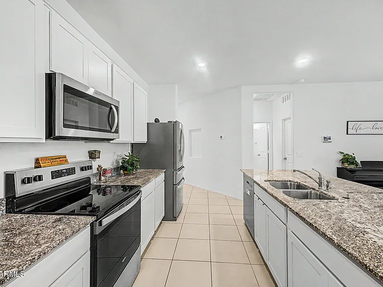 10611 W Bloch Rd — Photo 11