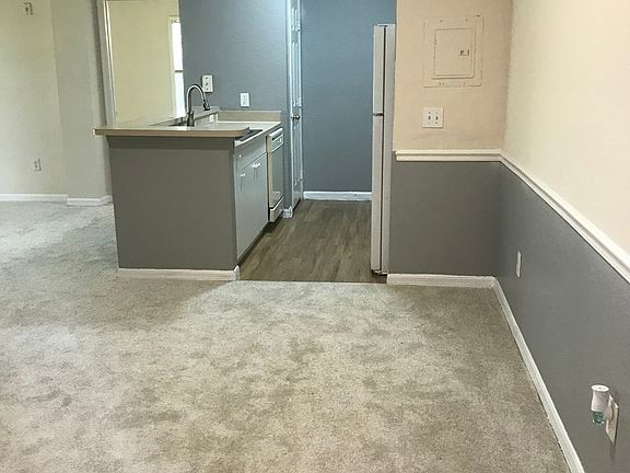3rd image of 3757 Conroy Rd