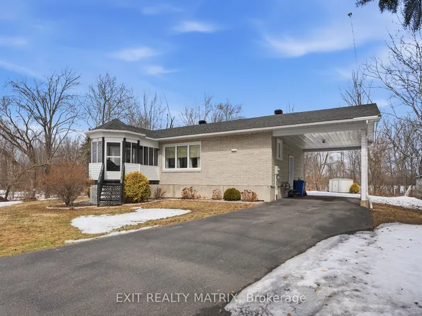 2011 Sandy Hill Rd, Champlain, ON K0B 1K0