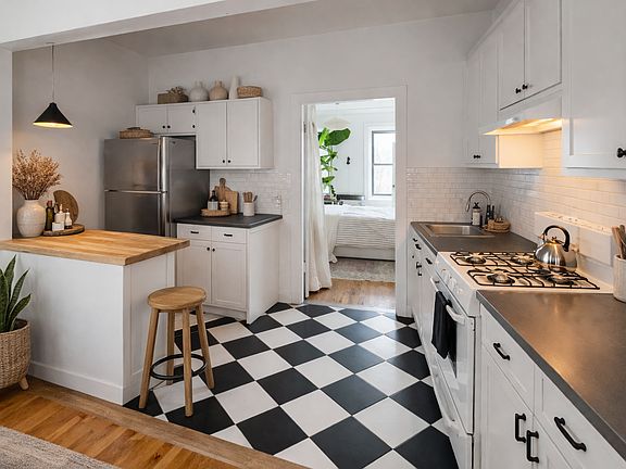 4th image of 278 Saint James Pl APT 3