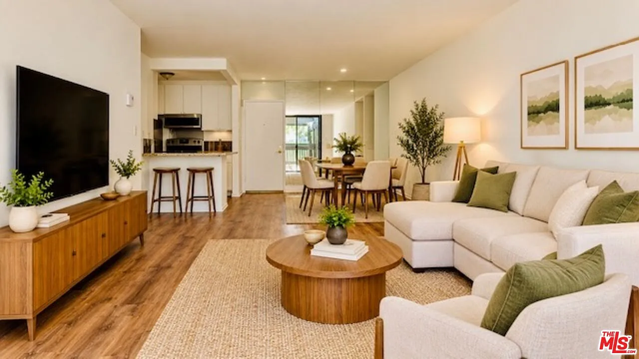 2 bed, 2.0 bath, 1048 sqft, $3,600 — Photo 3