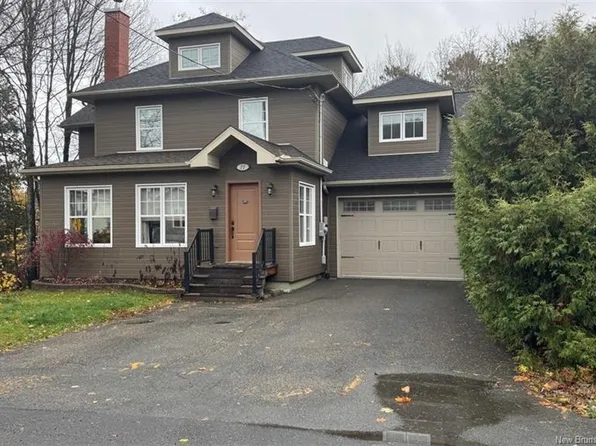 77 Fraser, Edmundston, NB E3V 2B6
