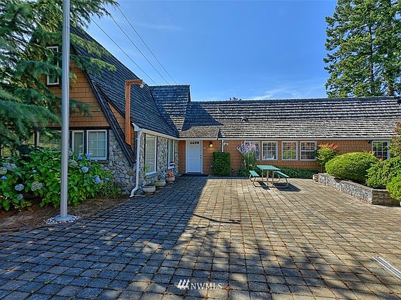 Open & spacious courtyard
