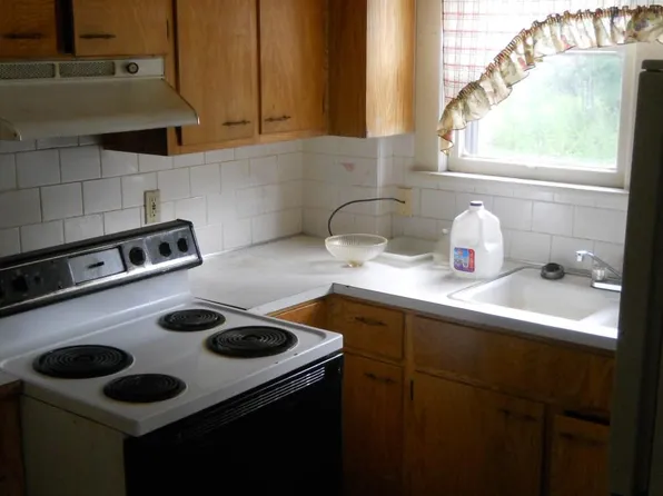 933 Delia Ave, Akron, OH 44320