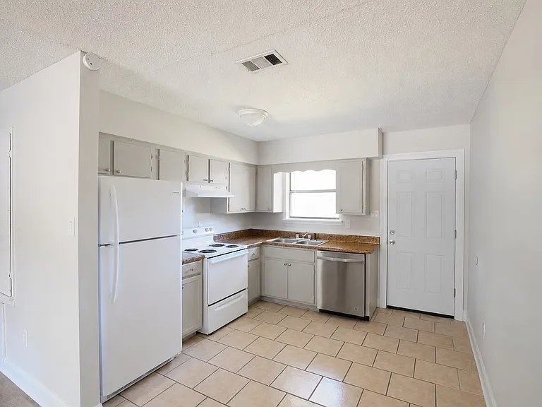 411 Braxton Ave #7 — Photo 9