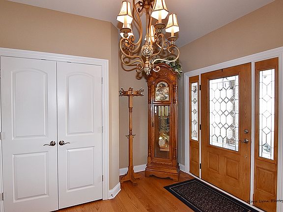 3rd image of 802 Hathaway Ct