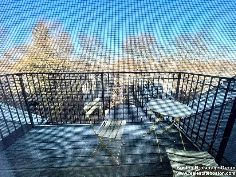 25 Iroquois St — Photo 12