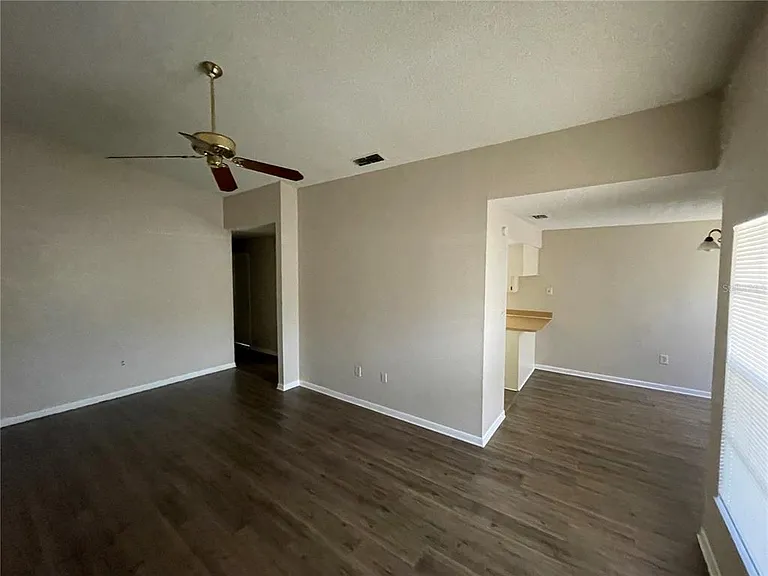 750 Zella Ln — Photo 3