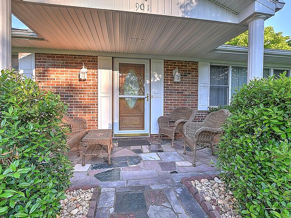 3rd image of 901 Martingale Dr