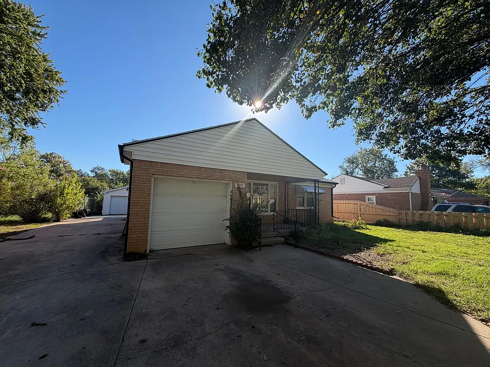 220 Sunset Ave