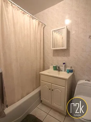Rented by Realty 2000 Corp | media 6