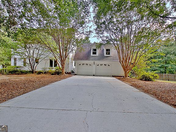3rd image of 150 Mackenzie Ln