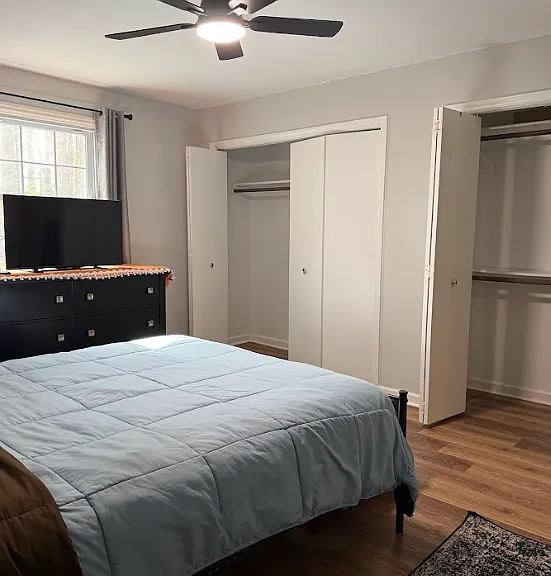 2 spacious closets