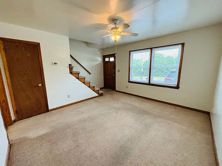 2 Bedroom, 1 Bath Apartment — Photo 9