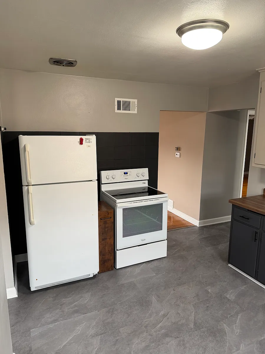 Building Photo - 2640 S 69th St #2