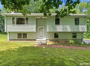 19 Holmes Rd, East Lyme, CT 06333