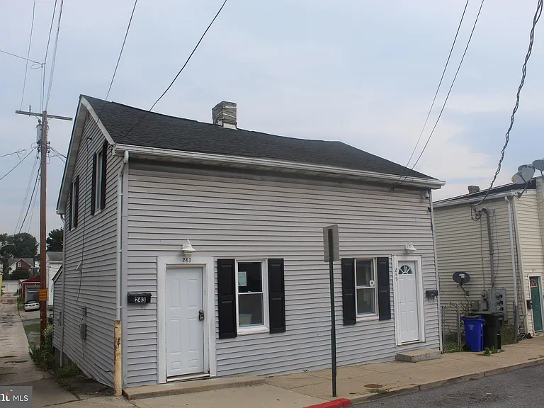 245 Winter St — Photo 1