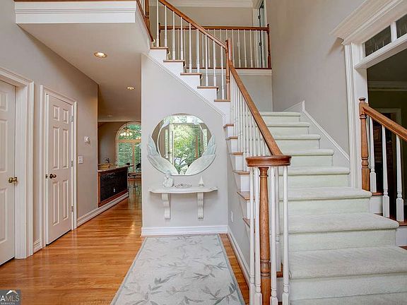 3rd image of 3305 Greencastle Way NE