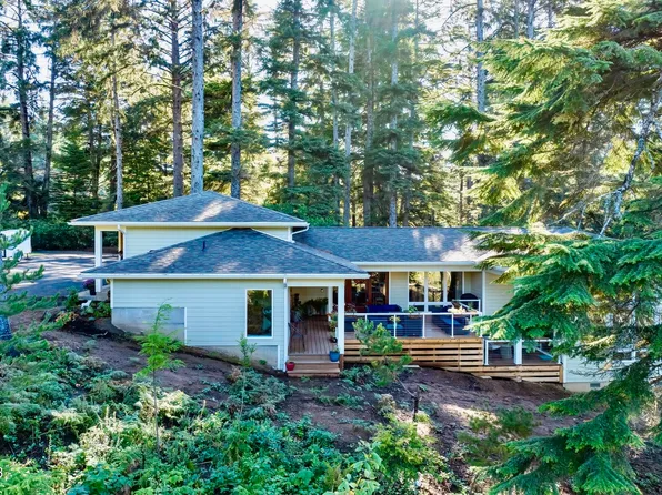 1420 NW Lotus Lake Dr, Waldport, OR 97394