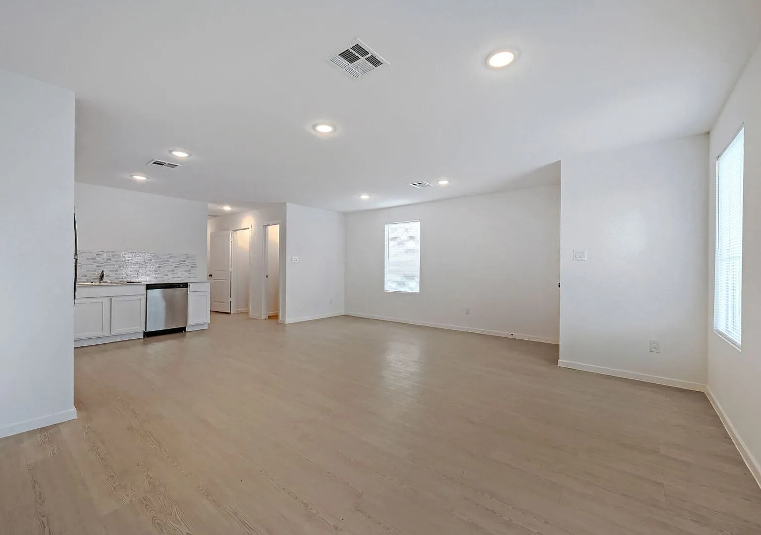 3 bedroom for rent near Braunig lake! — Photo 4
