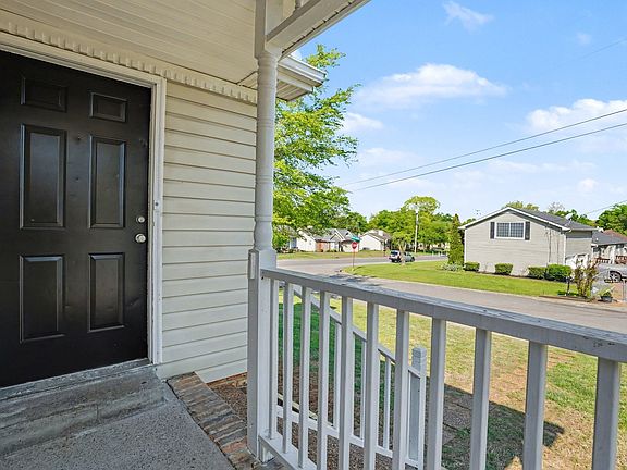 3rd image of 3112 Country Way Rd