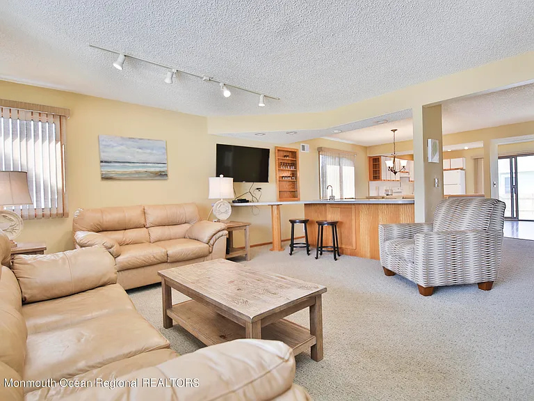 21 Brown Ave — Photo 6