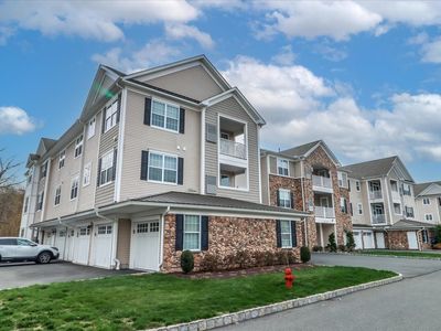 433 Brookside Court #433, Newtown, CT, 06470