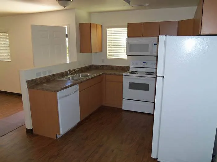 Vista Apartments — Photo 3