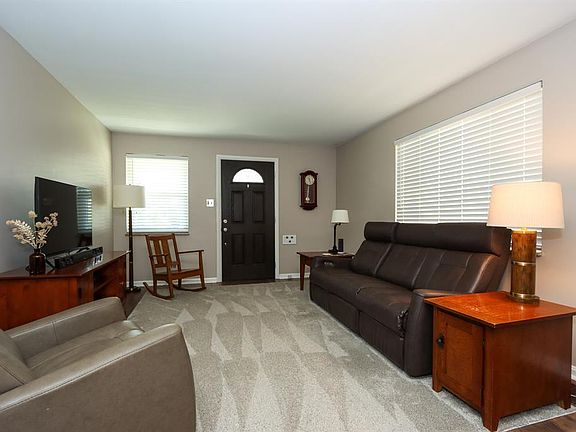 3rd image of 1320 Telford Ave