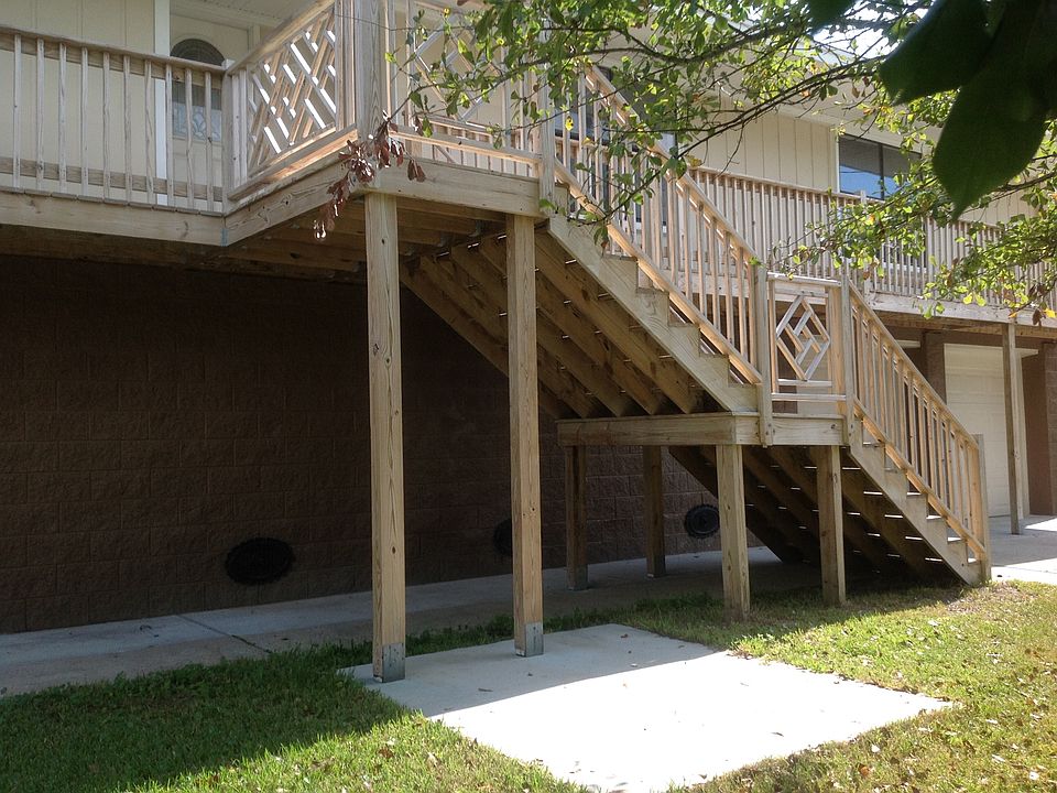 2nd image of 3046 N Palm Dr