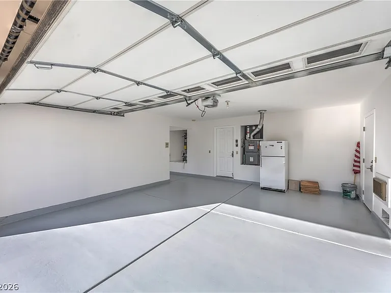 271 Sunshine Springs Ct — Photo 46