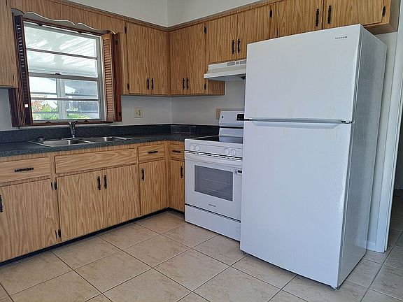 3rd image of 13366 Roseland Rd