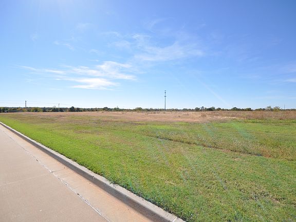 3rd image of 1220 Firefly Dr